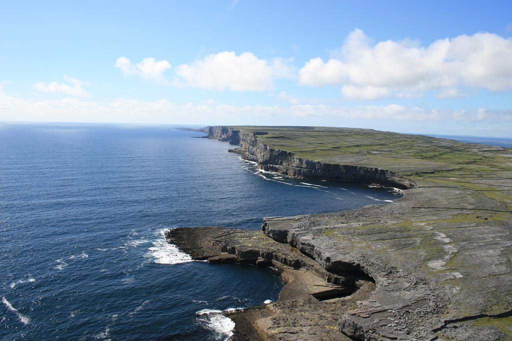 Aran Islands Hotel Kilronan  Exterior photo