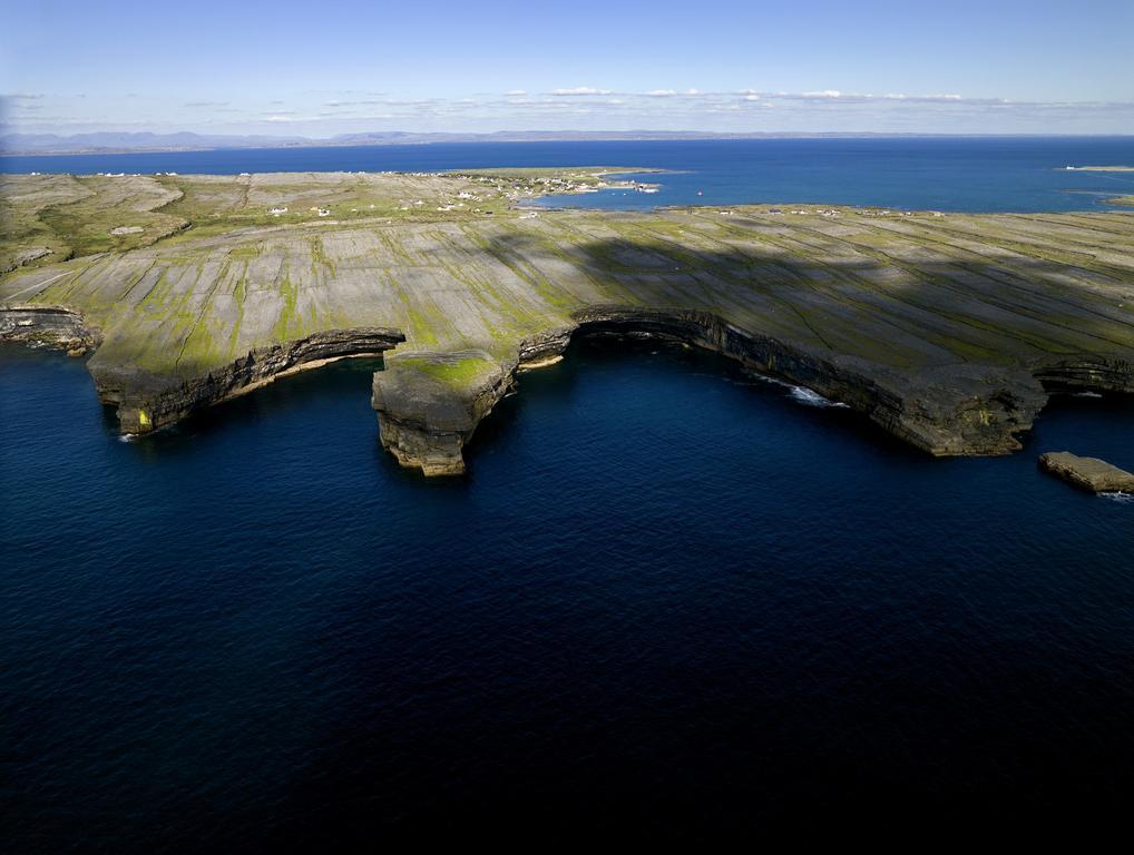 Aran Islands Hotel Kilronan  Exterior photo