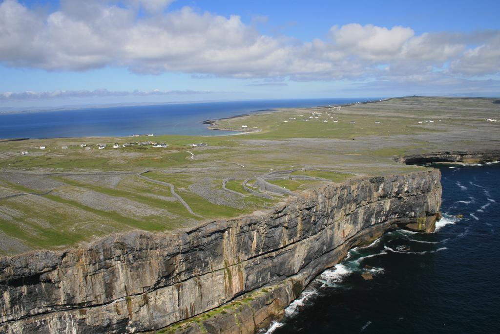 Aran Islands Hotel Kilronan  Exterior photo