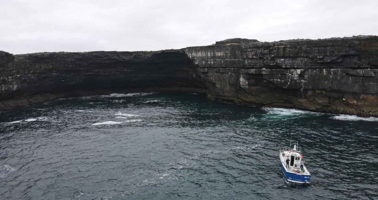 Aran Islands Hotel Kilronan  Exterior photo