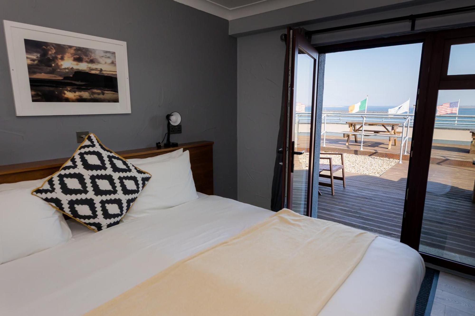 Aran Islands Hotel Kilronan  Exterior photo
