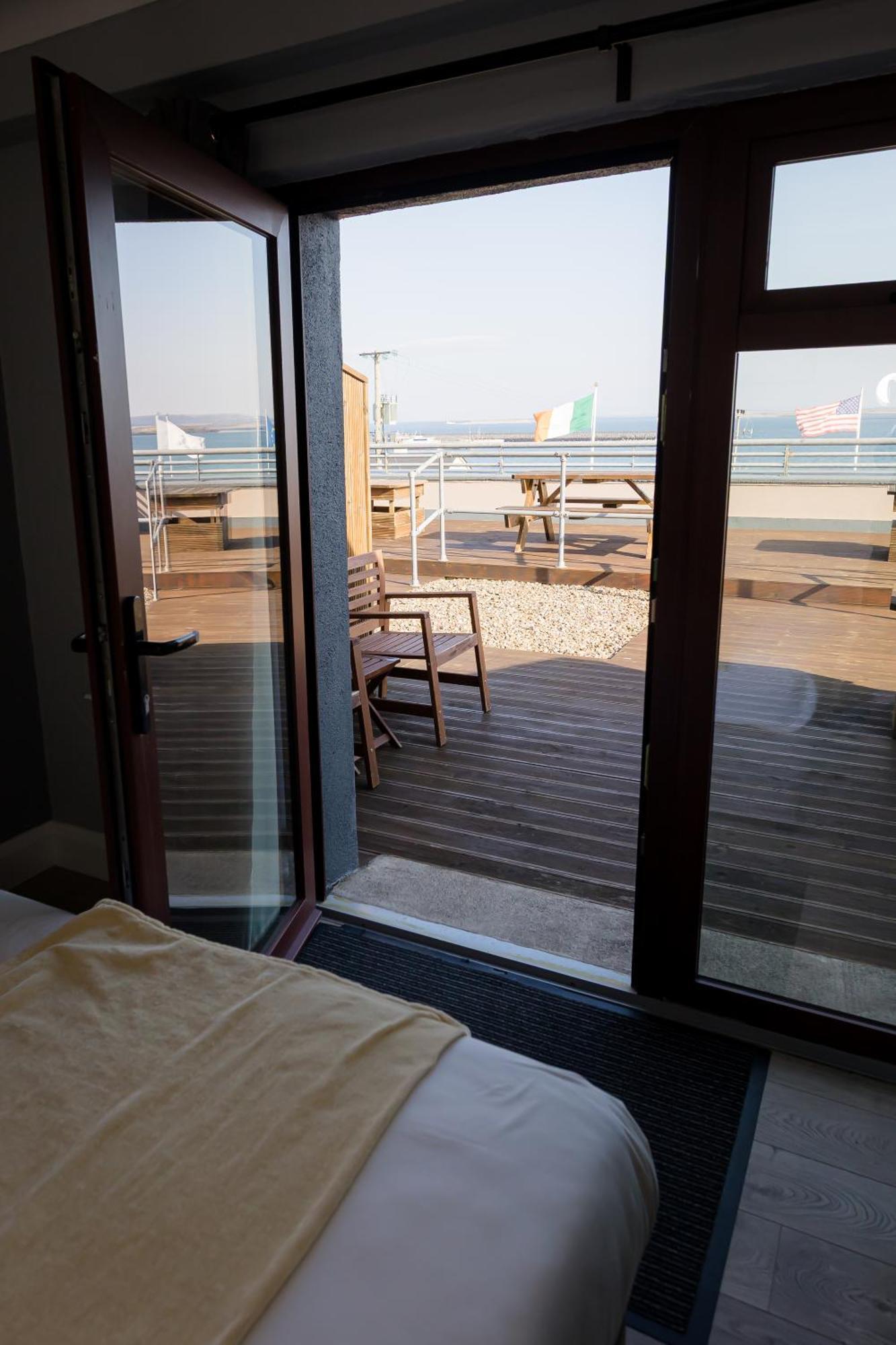 Aran Islands Hotel Kilronan  Exterior photo