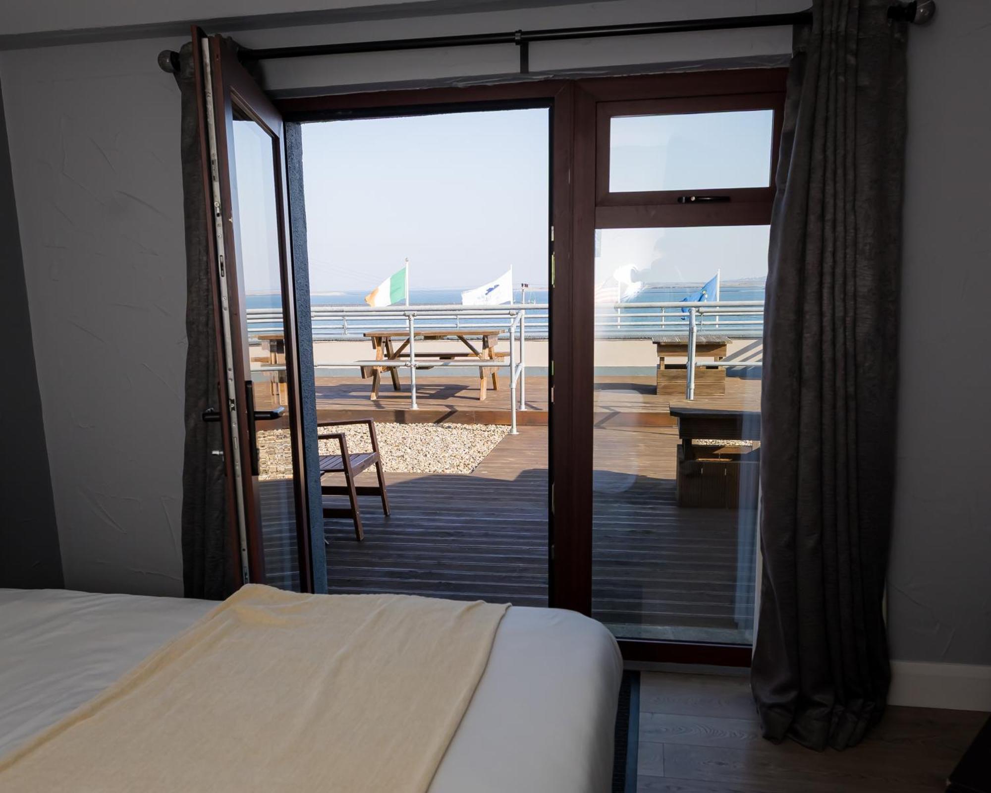 Aran Islands Hotel Kilronan  Exterior photo