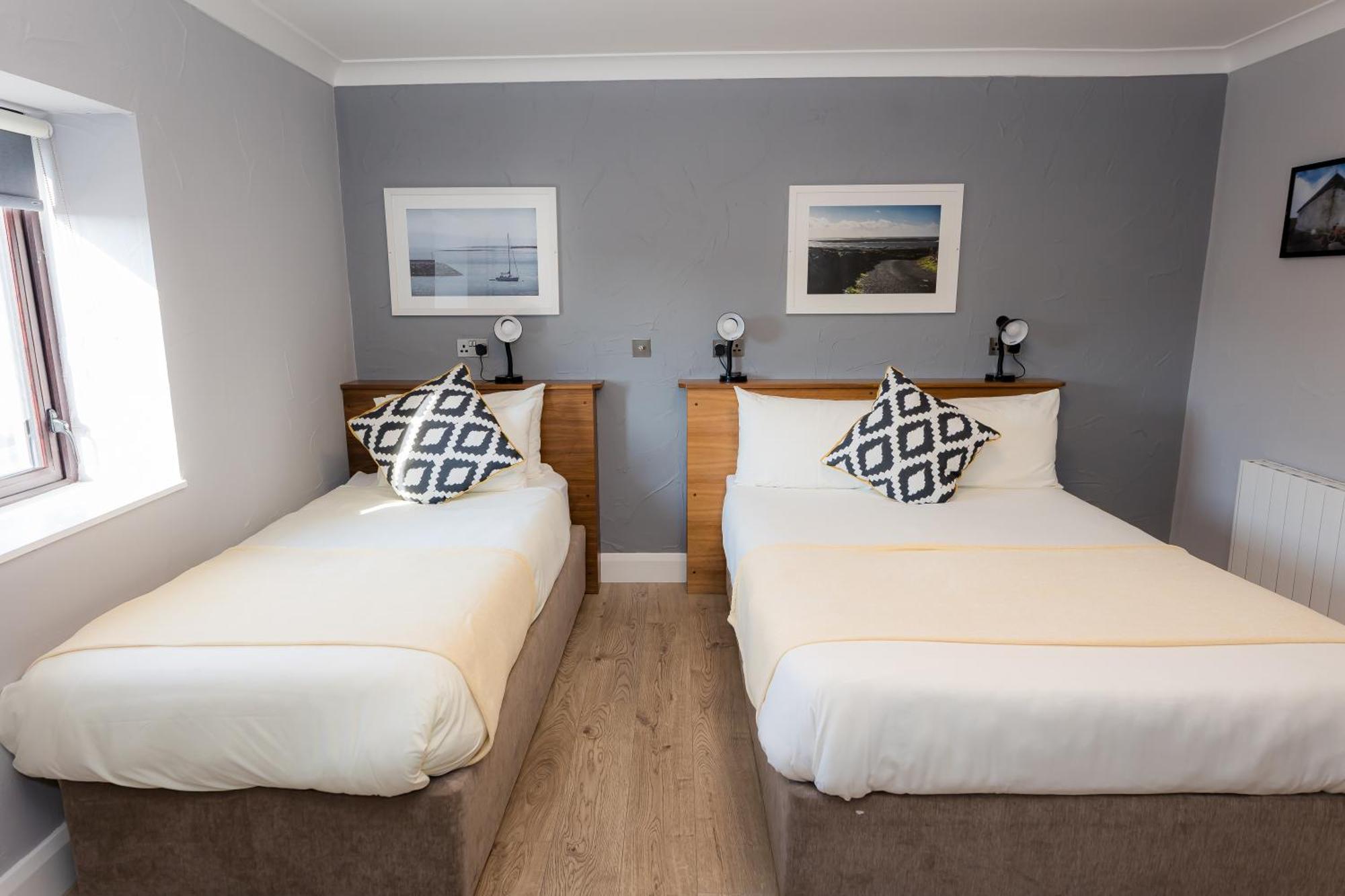 Aran Islands Hotel Kilronan  Exterior photo