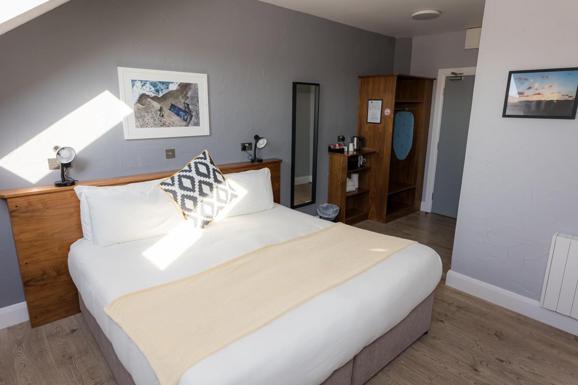 Aran Islands Hotel Kilronan  Exterior photo