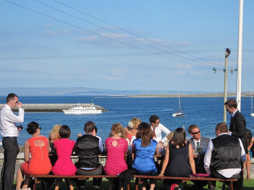 Aran Islands Hotel Kilronan  Exterior photo